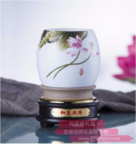 和衷共濟（玉映砂旋轉(zhuǎn)筆筒）