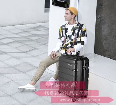 TC7*09002 四輪旋轉拉桿箱66/24-黑色