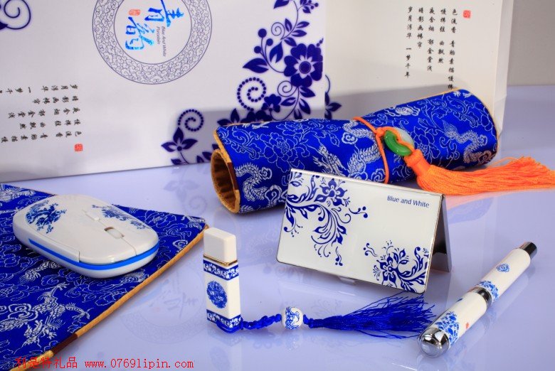 青花瓷套裝（陶瓷筆+名片盒+鼠標(biāo)墊+2GU盤+無(wú)線鼠標(biāo)）