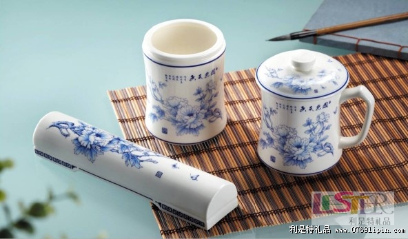 國色天香臺面杯紙鎮(zhèn)筆筒三件套